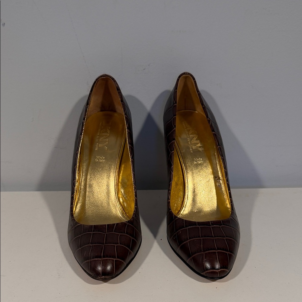 DKNY Elegant Brown Crocodile Pattern Women's Pumps